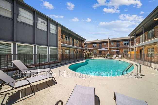 Photo - 3165 E 49th St