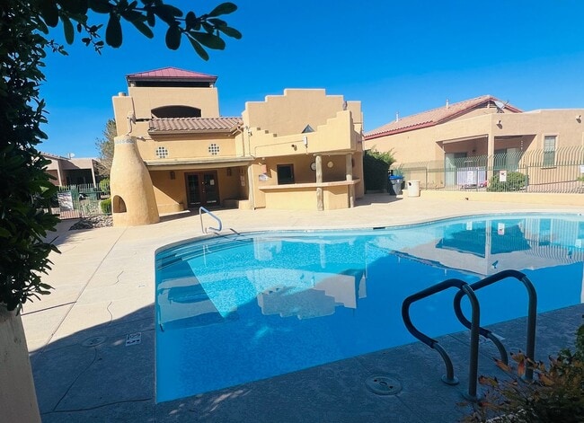 Photo - TOWNHOME - COTTONWOOD - HOA Cottonwood Square Commons