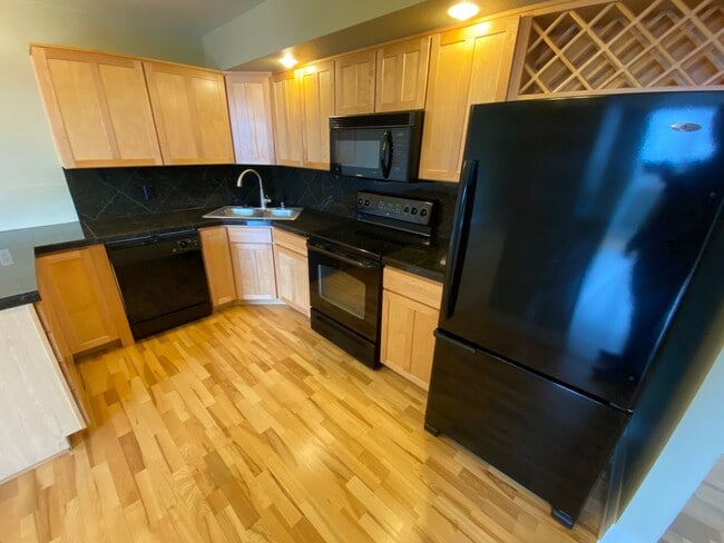 Photo - Amazing Condo with Beautiful Mountain and City Views!