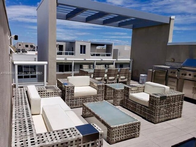 Building Photo - 6660 NW 105th Ct