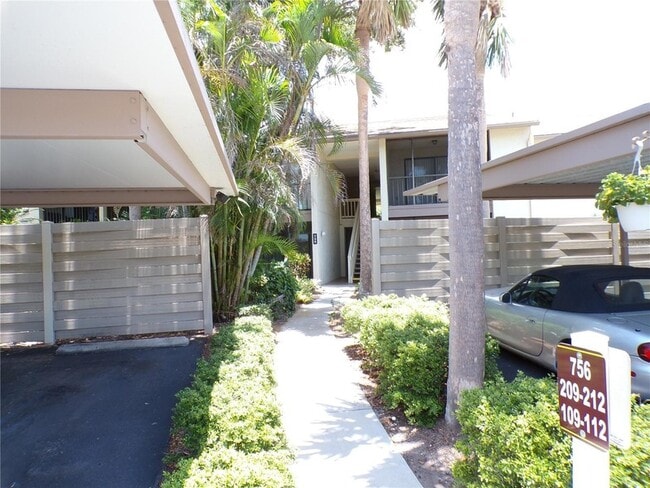 Building Photo - 756 White Pine Tree Rd Unit 210