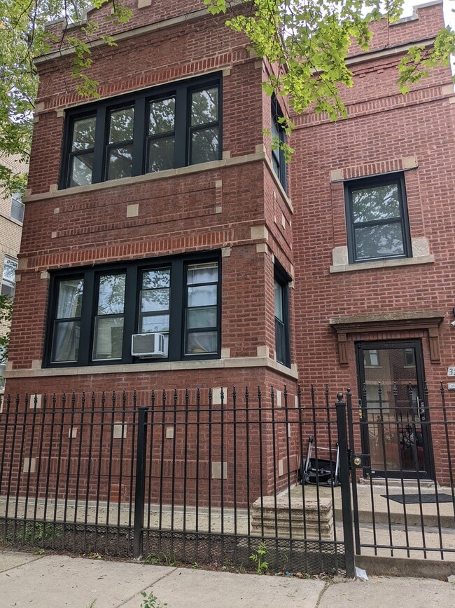 Building Photo - 3139 W Leland Ave Unit #B