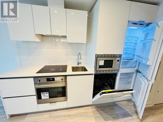 Photo - 230 Simcoe St Unit 3316