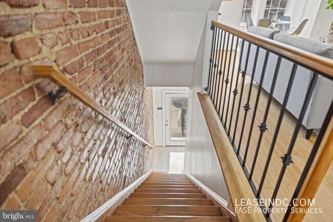 Photo - 21 Q St NW Unidad #A