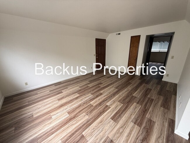 Photo - 529 Laine St Unit B