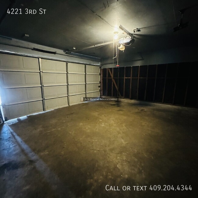 Photo - 4221 3rd St