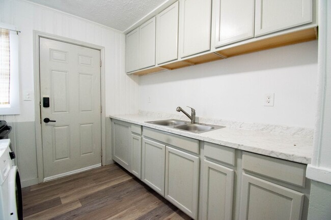 Photo - 2 Bedroom 1 Bathroom Updated Apartment! No Pets