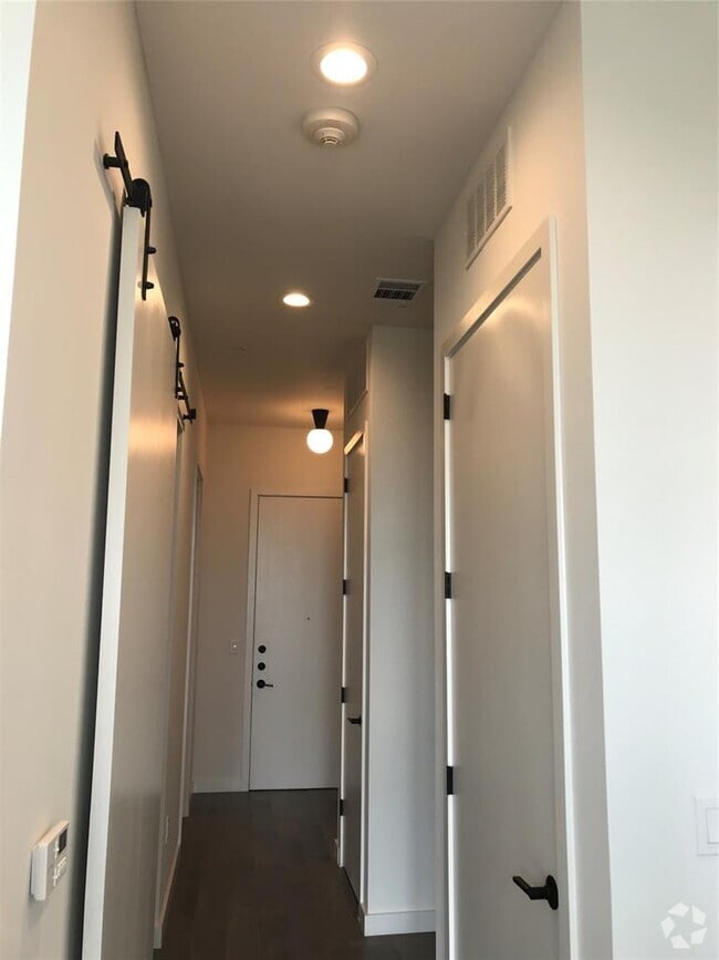 Building Photo - 800 Embassy Dr Unit 505 Rental