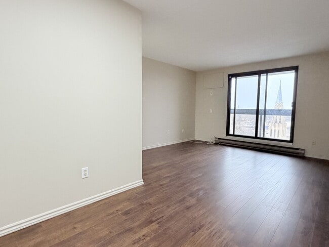 Building Photo - 1653 Ouellette Ave Unit 901