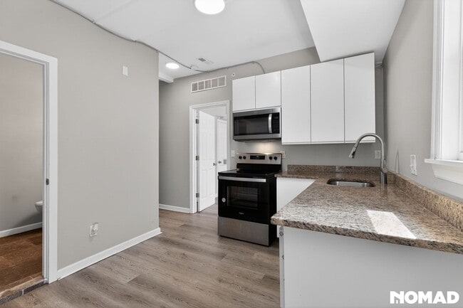 Photo - 558 Marston St