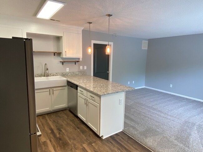 Photo - Avery Square