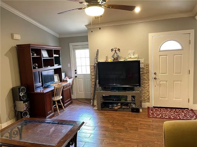 Photo - 605 Luther Dr Unit B