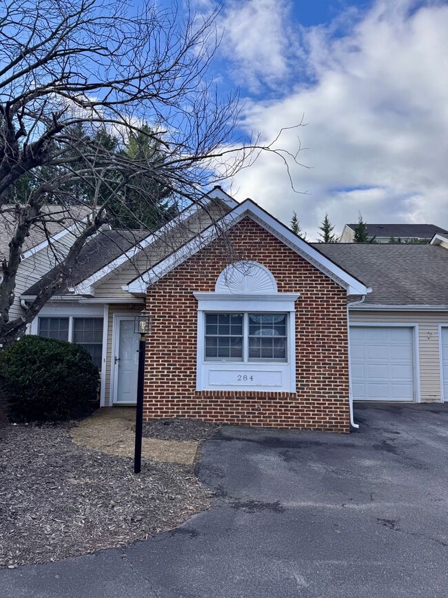 Building Photo - Townhouse for Rent on Emerald Drive