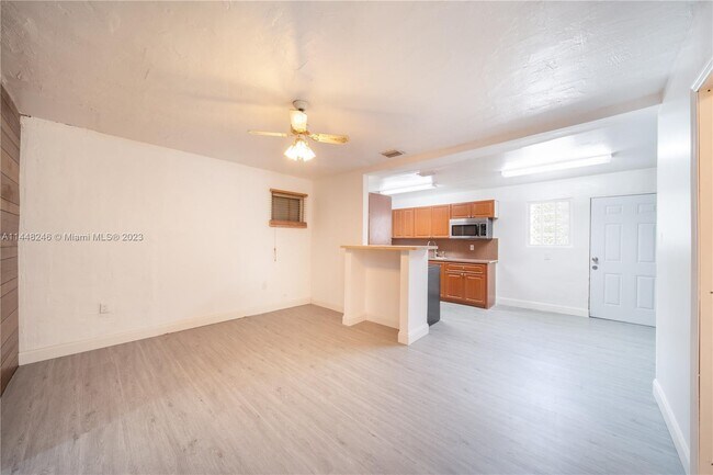 Photo - 435 SW 33rd Ave