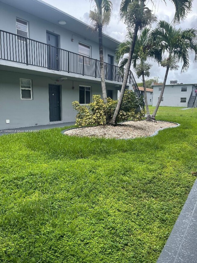 Building Photo - 4300 SW 67th Ave Unit 49