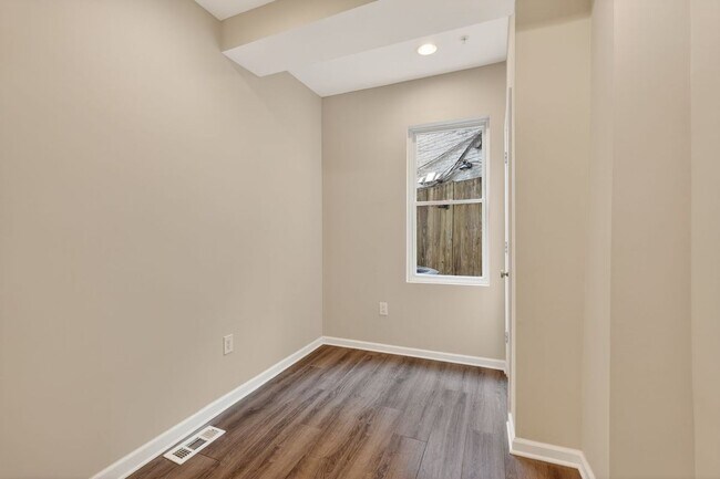 Photo - 522 T St NW