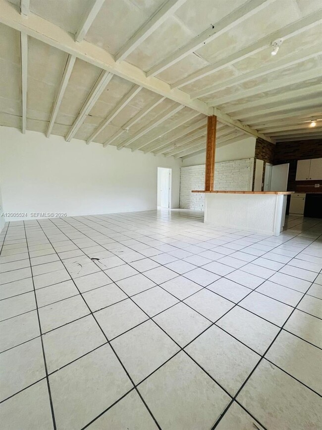 Photo - 1420 NE 203rd St