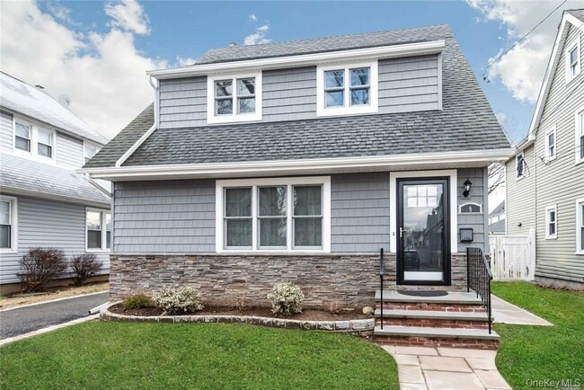 Building Photo - 9 Capitol Ave Unit Upper level