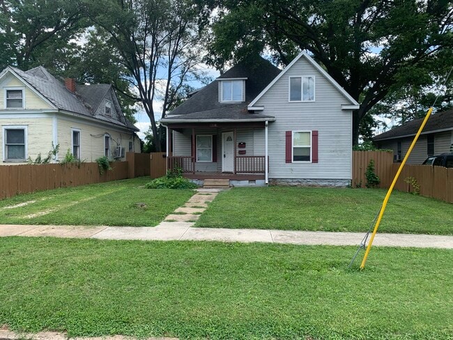 Photo - 930 W Poplar St Apartments Unit A