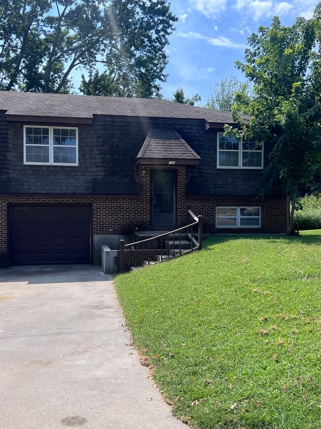 Building Photo - 120 Crescent Dr Rental