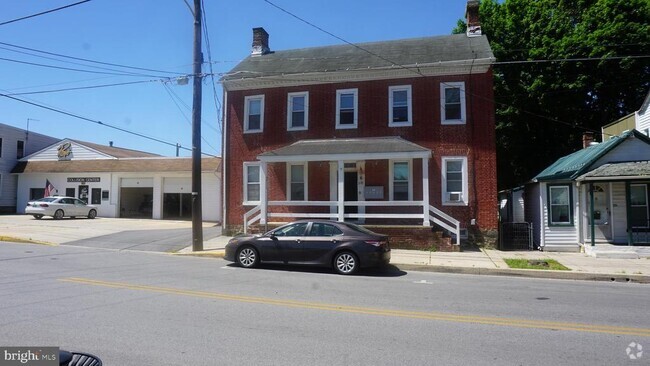 Building Photo - 276 E Main St Rental