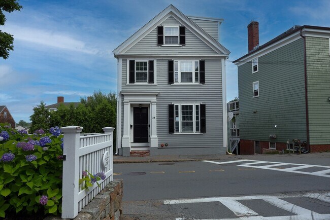 38 Central St Unit 2