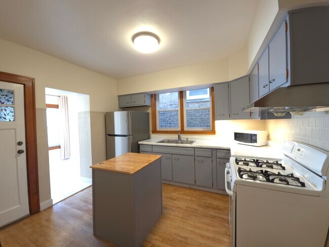 Photo - 1630 W 38th Pl Unidad 1