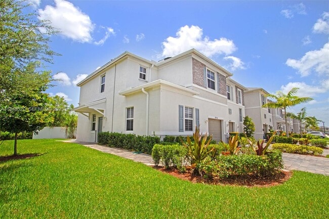 Building Photo - 846 SE 19th St