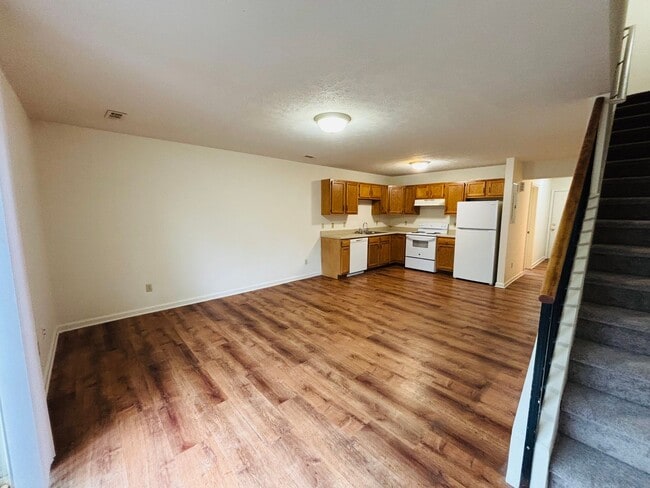 Photo - 105 Majestic Dr NW