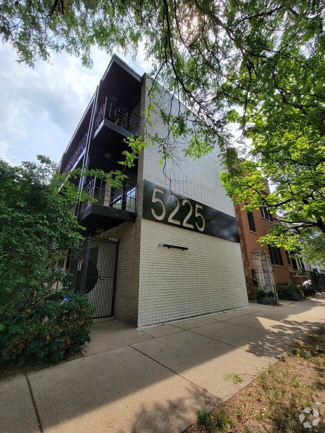 Building Photo - 5225 N Ashland Ave Unit 2A Rental