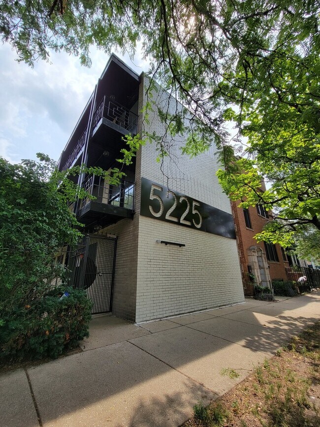 Photo - 5225 N Ashland Ave Condo Unit 2A