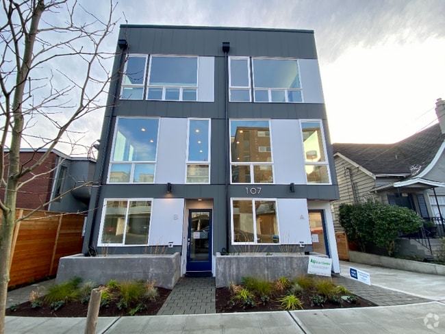 Building Photo - 107 Aloha St Rental