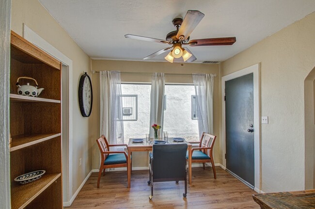 Photo - 322 N 12th St