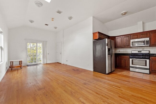 Building Photo - 261 Lexington Ave Unit 2