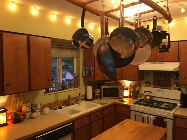 Photo - 3 Bedroom, 2 Bathroom House in Bellingham!