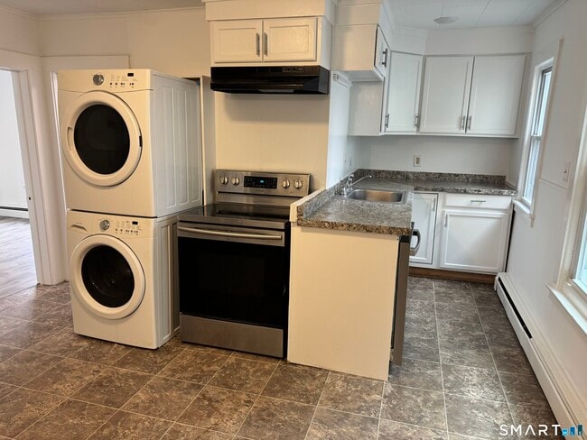 Building Photo - 70 Woodbine St Unit 1