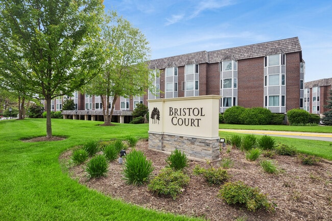 Building Photo - 400 Ascot Dr Unit 1E