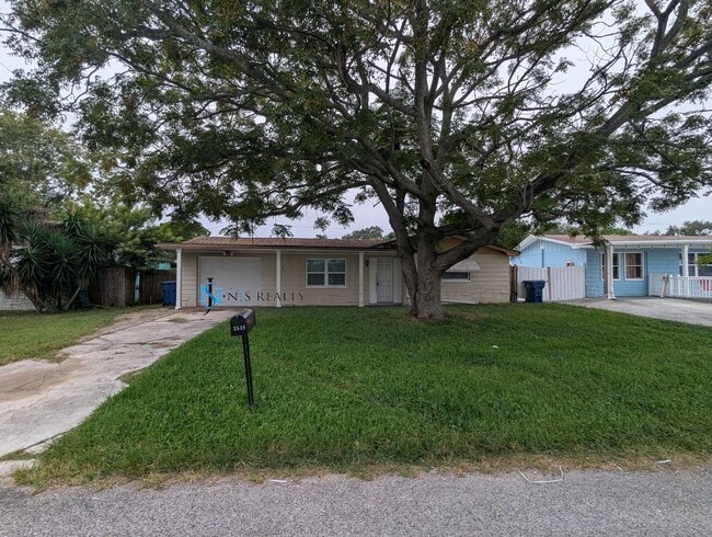 Photo - Beautiful, open floorplan 3/2/1 1100 Sq. F...
