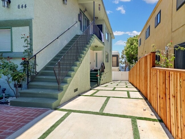 Photo - 644 Pier Ave