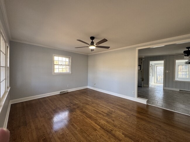 Photo - 1115 Grovewood Dr