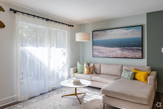 1BR, 1BA - 750SF (A2 - Renovado) Sala de estar - Virginia Highland Apartment Homes