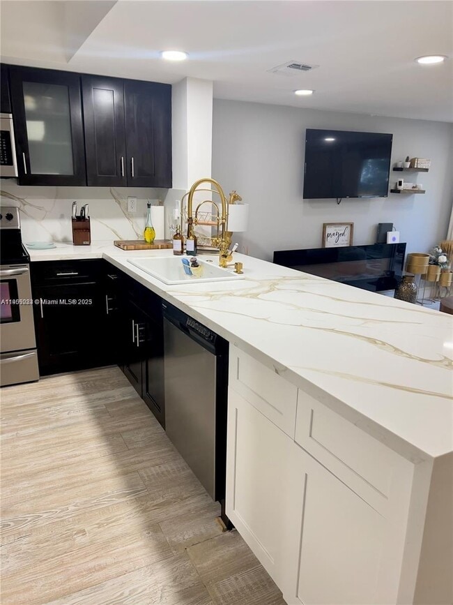 Photo - 568 N University Dr