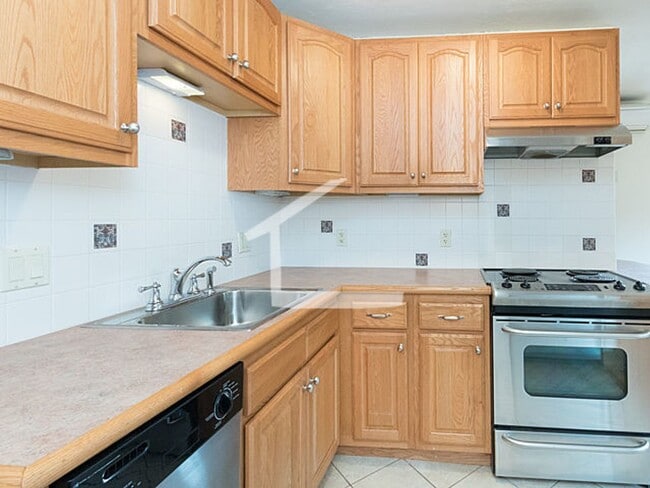 Building Photo - Nicely updated 1 bed for September!