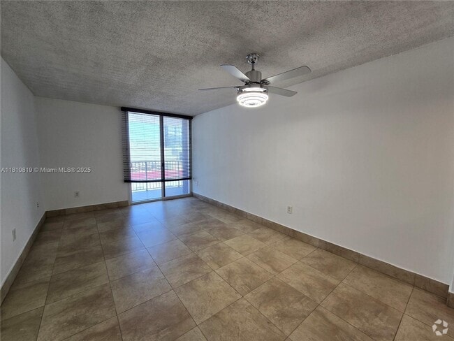 Building Photo - 800 N Miami Ave Unit E-1507 Rental