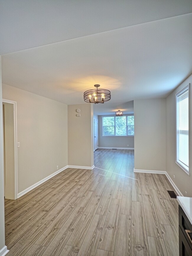 Photo - 515 W 40th Pl