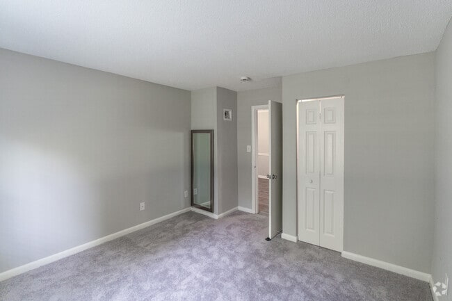 1 habitación, 1 baño - 671 pies cuadrados - Triangle Park Apartments