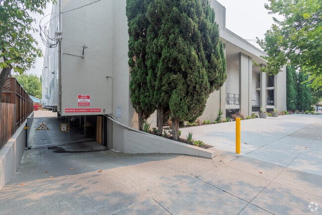 Garaje - 470 Apartments