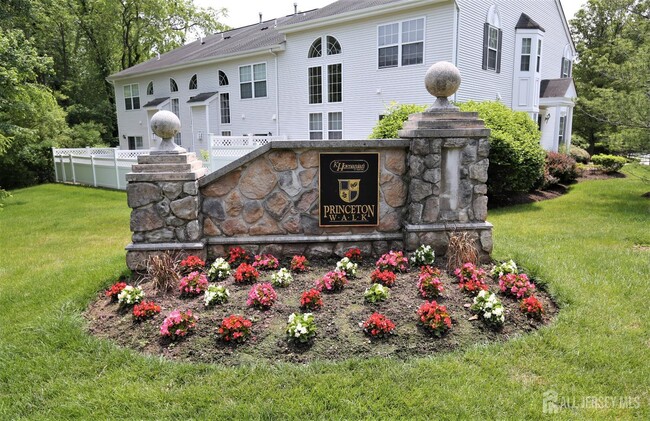 Photo - 102 Wellington Park Dr