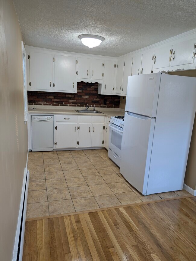 Photo - 246 Salem St