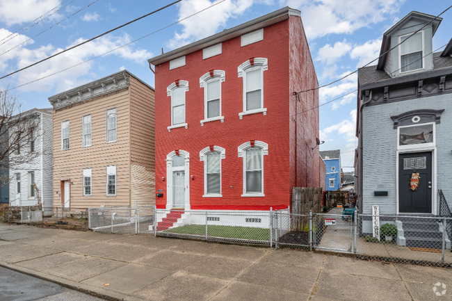 Building Photo - 318 W 10th St Rental